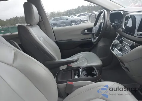 2017 Chrysler Pacifica Touring-L z USA, uszkodzony, nr VIN 2C4RC1BG5HR635084